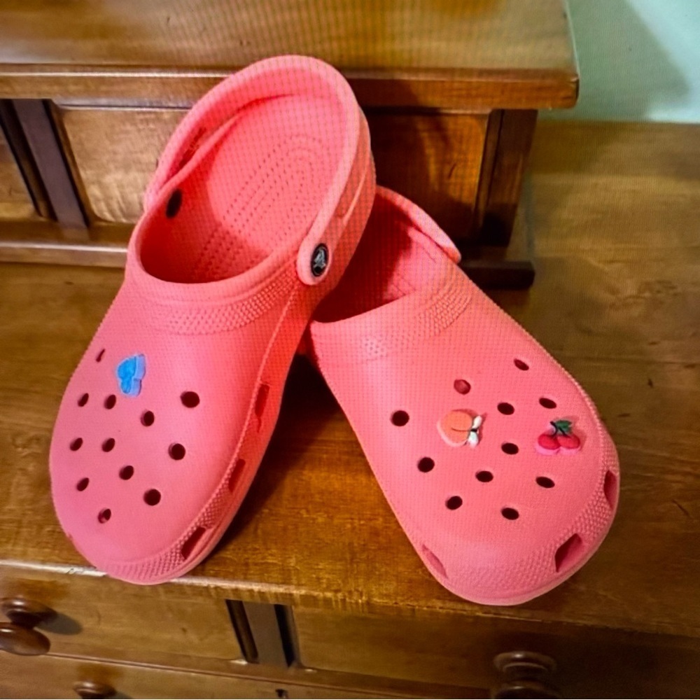 Crocs pink unisex men’s 10 / womens 13 clog mule heel strap summer casual